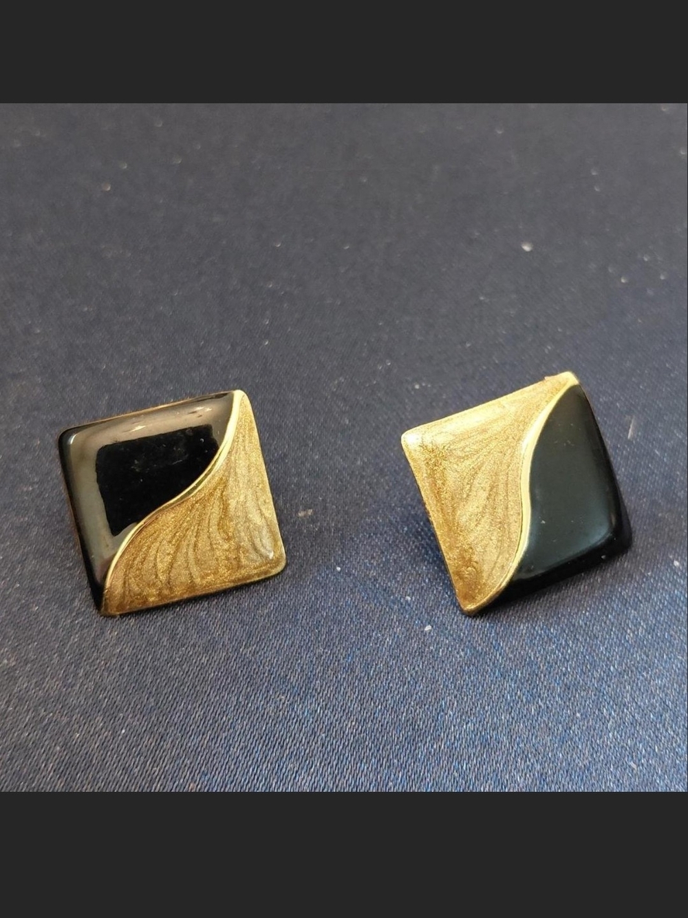 Source Unknown Black and Gold Wave Square Earrings